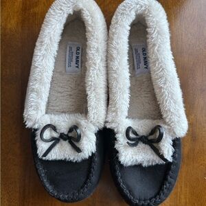 ✨⛄️Old Navy Cozy Moccasin Slippers Women’s Size 6 Black Faux Fur Lined Comfy⛄️✨